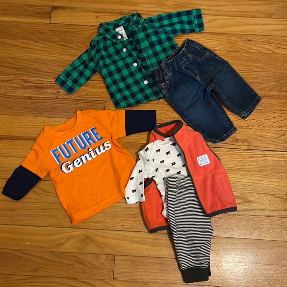 NEWBORN OUTFIT LOT - 6 pieces